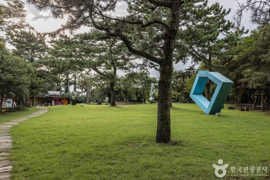 제주 서쪽 가을 하루 코스, 억새에서 노을까지 이어 도는 7곳 6 저지문화예술인마을 제주시 한경면