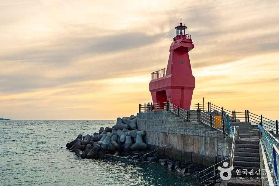 제주 가을 노을 명소, 바다로 해가 떨어지는 서쪽 코스 Top 5 2 이호테우 말 등대 노을 제주시 이호일동