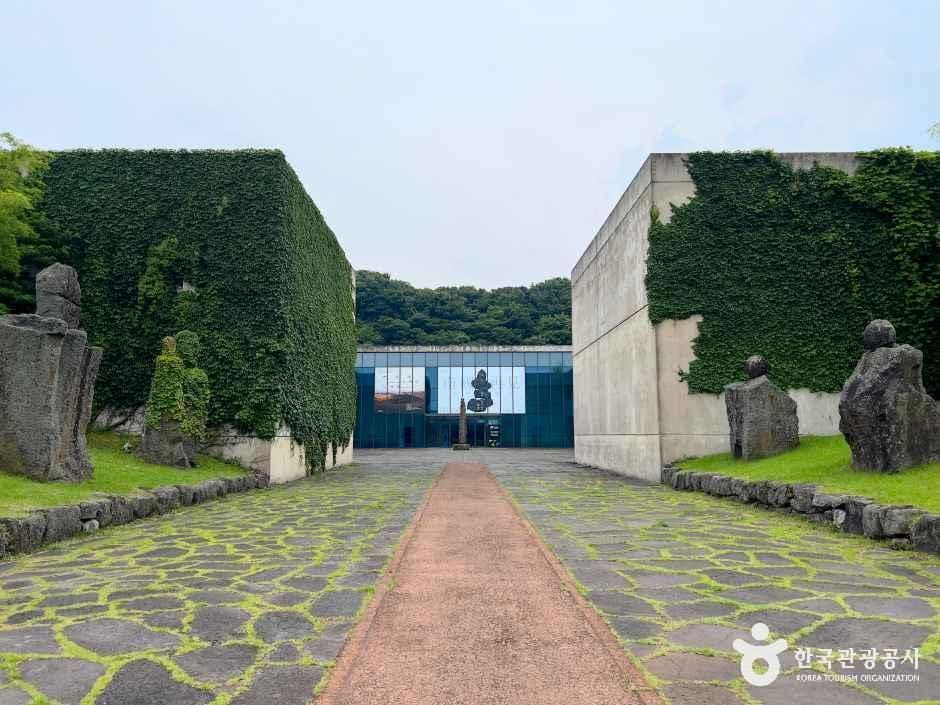 명절 잔소리 피해 도망친 추석 제주, 스트레스 완벽히 날려버릴 한적한 여행지 5곳 6 제주돌문화공원 제주시 조천읍