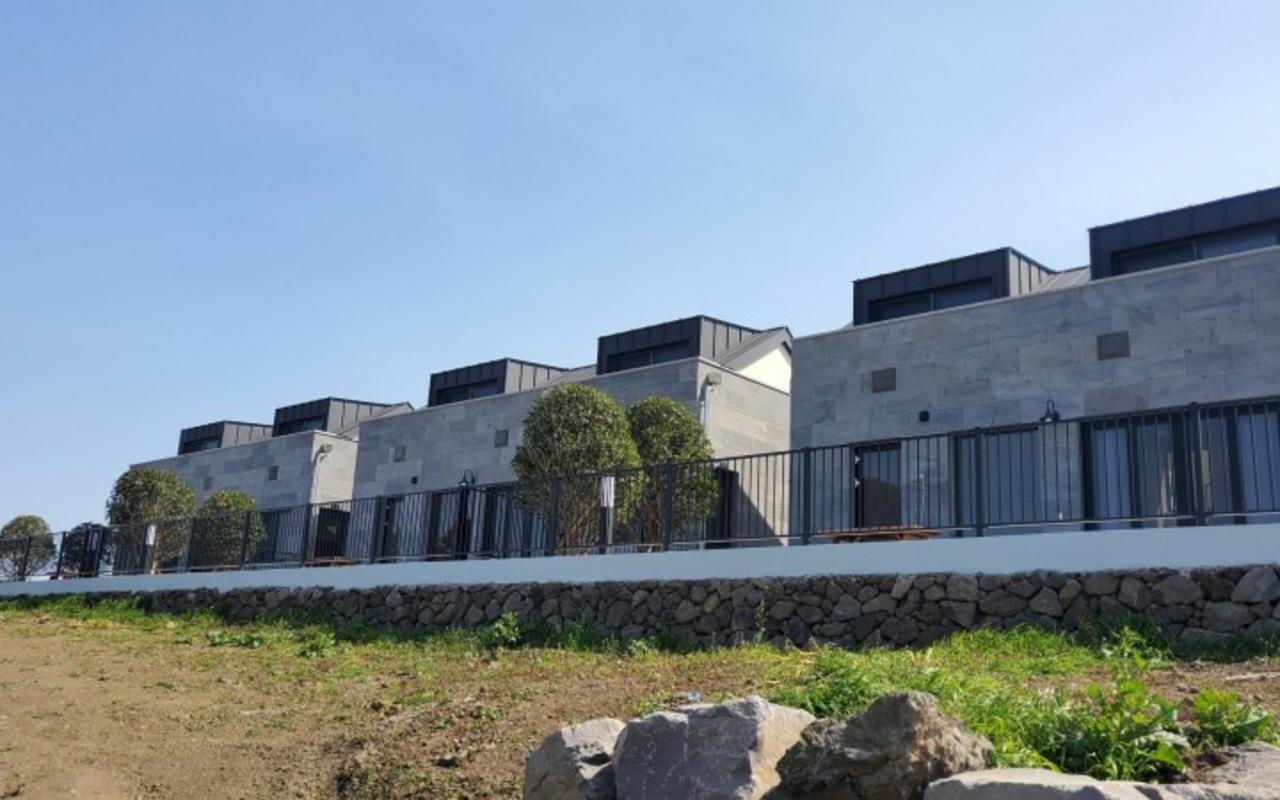 제주 감성 독채 숙소 추천 TOP 8, 한 채를 통째로 쓰는 제주 숙소 4 제주 체크인제주독채풀스테이 제주시 한림읍